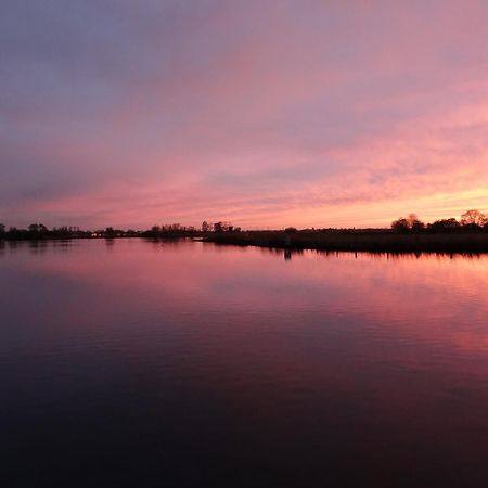 Mooi Vakantiehuis Prachtig Gelegen Aan Het Water Rijpwetering Dış mekan fotoğraf
